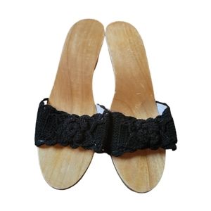 Wood Carve womens Boho Crochet Clogs size 8